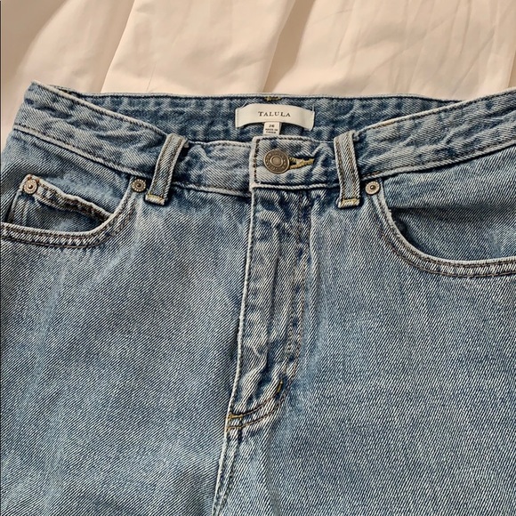 Distressed high rise jeans - Picture 3 of 8